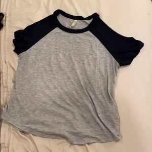 T-shirt with cut out shoulders